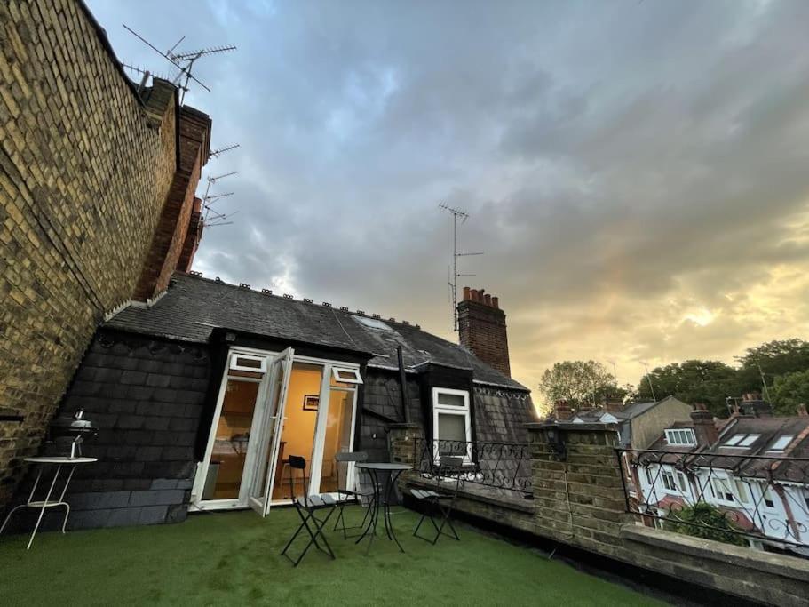 Spacious Two Bedroom Flat In Prestigious Highgate. ロンドン エクステリア 写真